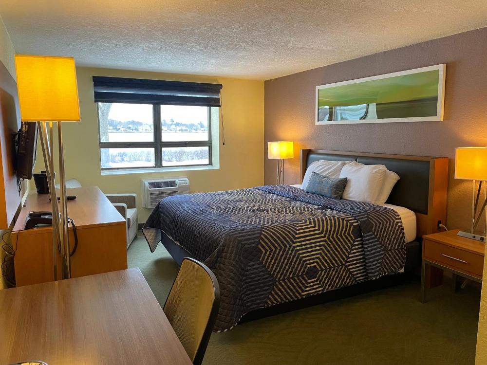 King Room with Lake View interior