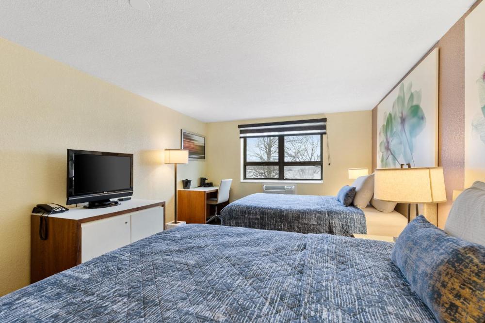 Standard Queen Room with Two Queen Beds interior